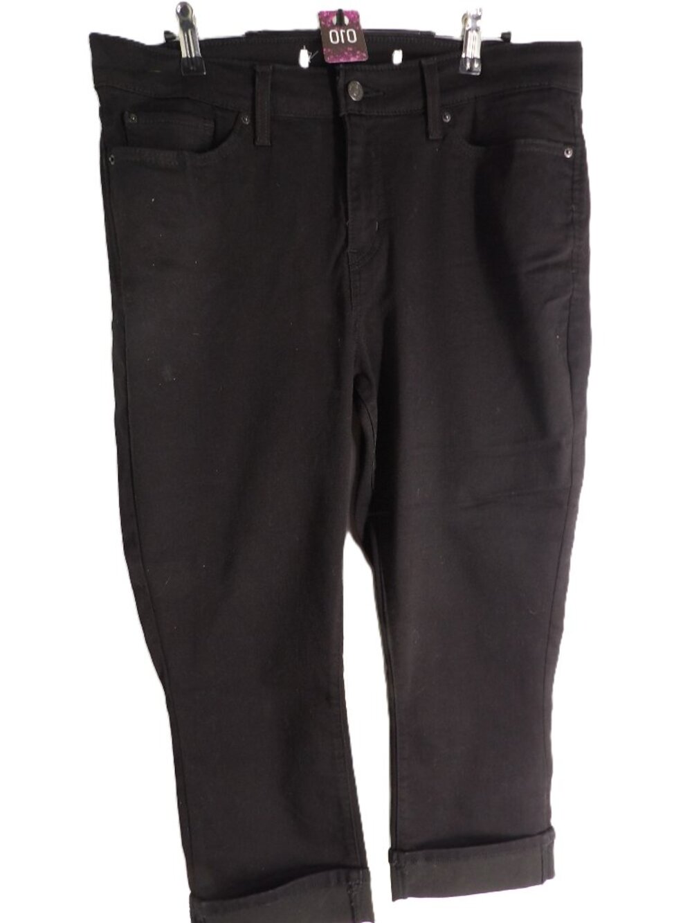 Levi signature, black cuff denim capris